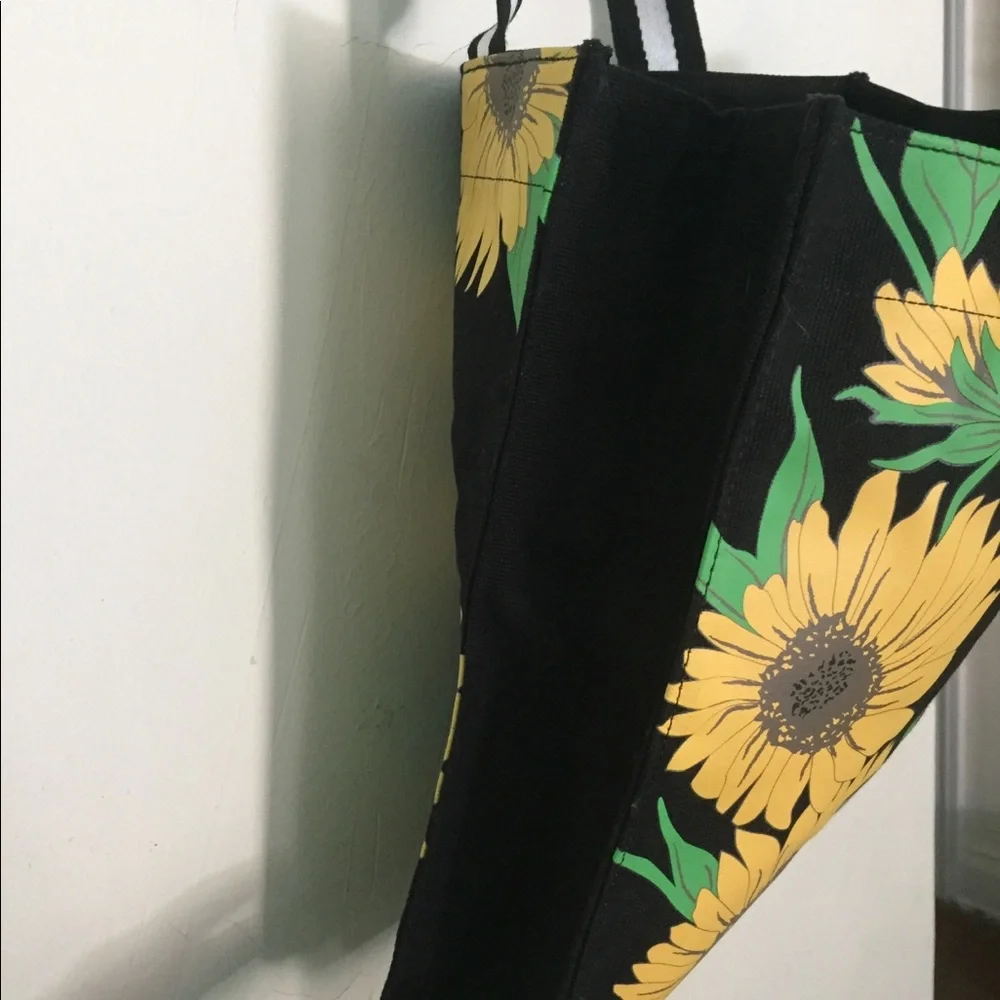 Barney’s New York Canvas Tote $198 MSRP (V Bradley for Exposure) Price is Firm - Picture 7 of 11